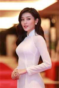 精选篇章全校公敌!和美女老师谈恋爱